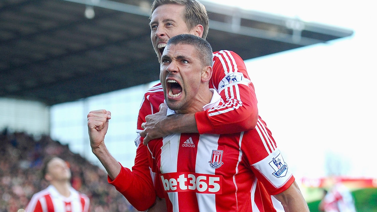 Arsenal fall four points behind leaders, beaten by Stoke City